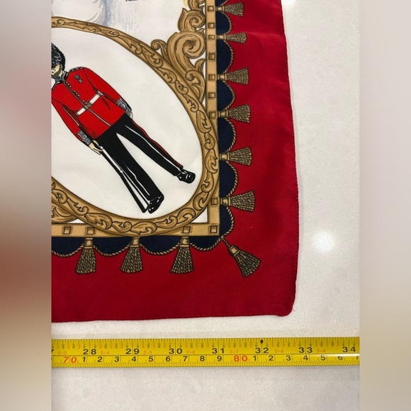 Tie Rack "Art of the Scarf" London Square Scarf - Picture 2 of 15